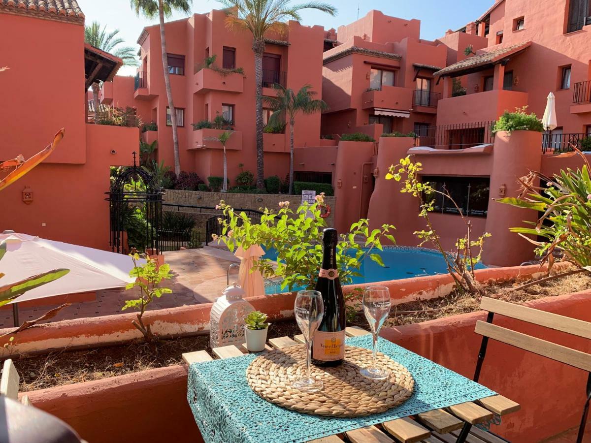 Beachside Apartment In Marbella Exterior photo